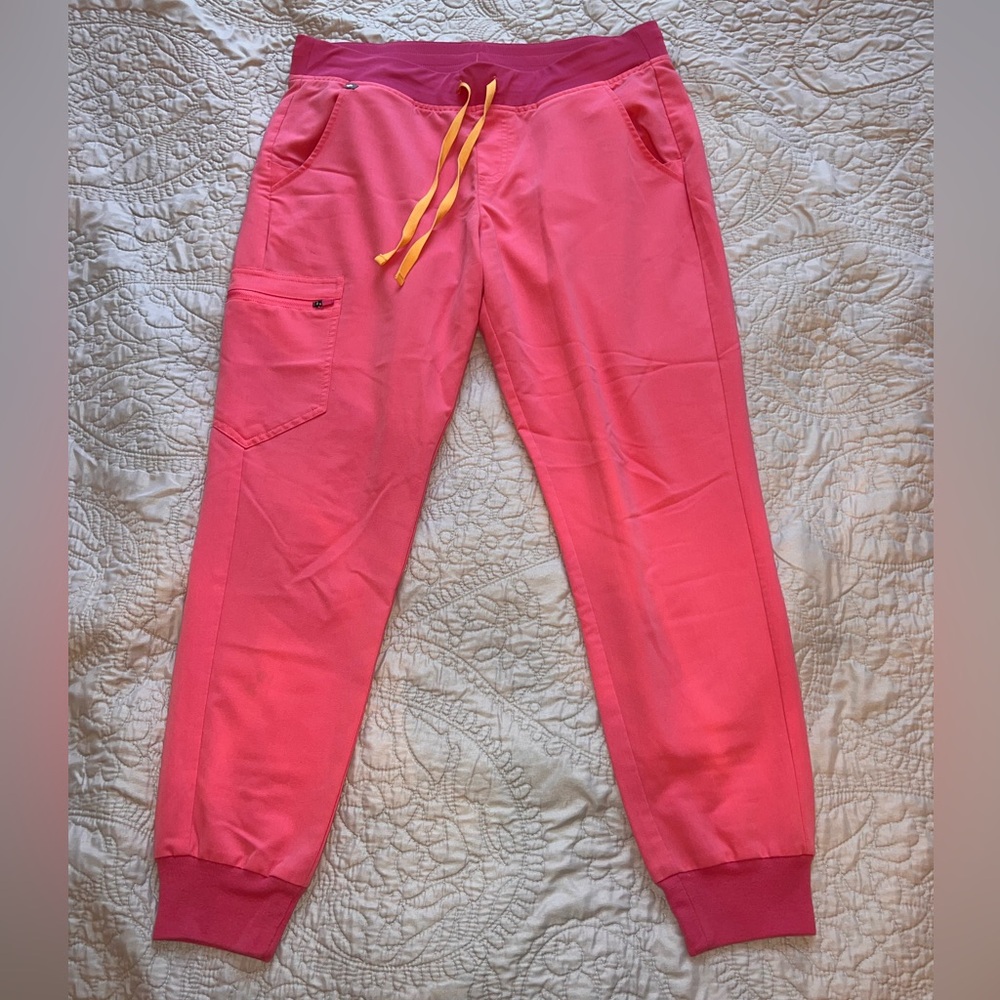 FIGS Women’s Neon Pink Zamora Jogger Scrub Pants; Size L